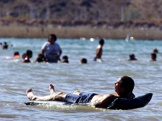 Paul Gulotta cools off at Boulder Beach Sunday, July 9, 2000. The beach is among several areas that are to receive capital improvements from public land exchange funds that Secretary of the Interior Bruce Babbitt announced during his visit to Las Vegas last week. STEVE MARCUS / LAS VEGAS SUN